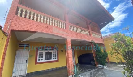 Sobrado independente no bairro Solemar Praia Grande SP,  sendo 03 dormitórios
