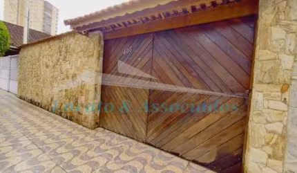 Casa residencial para Venda Guilhermina, Praia Grande SP 03 dormitórios sendo 01 suíte,  sala, quarto, WC,  área de serviço e 4 vagas de garagem.