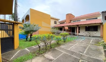 Imperdível Sobrado à Venda em Praia Grande-SP, Bairro Mirim: 4 Quartos, 2 Suítes, 1 Sala, 3 Banheiros, 4 Vagas de Garagem, 180m².