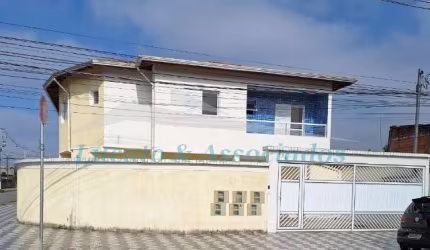 Sobrado de 2 quartos em condomínio no Ribeirópolis, Praia Grande-SP: oportunidade única!