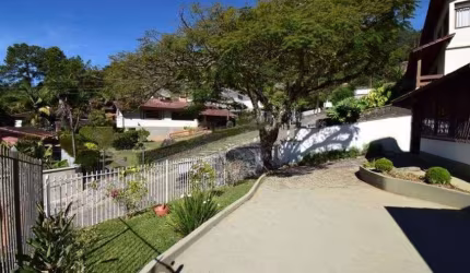 Casa para venda possui 300 metros quadrados com 5 quartos em Várzea - Teresópolis - RJ