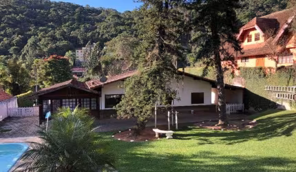 Excelente casa com 7 quartos em Albuquerque - Teresópolis - RJ