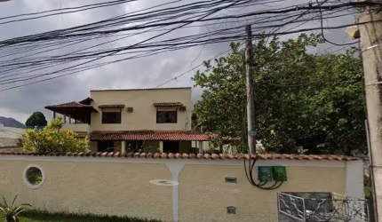 Casa com terreno 2400m2 em Campo Grande - Rio de Janeiro - RJ