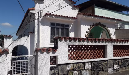 Duas Casas com 02 quartos cada- Quintino-RJ