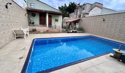 Casa térrea com 5 quartos à venda em Vila Nivi - SP