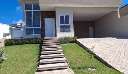 Casa térrea com 3 quartos à venda em Loteamento Lagos De Jarinu - SP