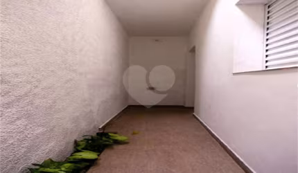 Casa térrea com 2 quartos para locação em Santana - SP