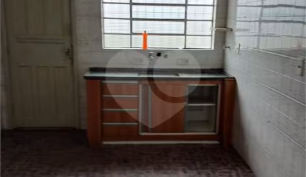 Casa térrea com 3 quartos à venda em Jardim Peri - SP