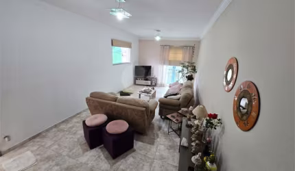 Casa térrea com 3 quartos à venda ou para locação em Vila Mazzei - SP
