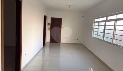 Casa com 3 quartos para locação em Vila Paulicéia - SP