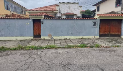 Vendo casa Rua Prof Sebastião Fontes