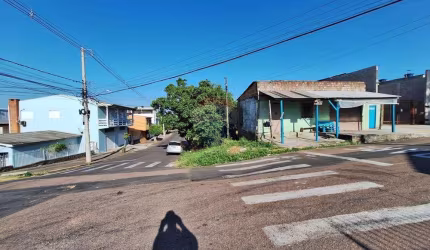Terreno de esquina com 187 m2, construção de alvenaria de 50 m2, no bairro Nova Sapucaia, Sapucaia do Sul