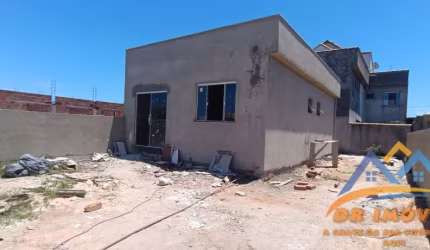 DR linda casa 2 quartos, sendo 1 suíte, área gourmet, lavabo e chuveirão,  entrada de R$100 mil + parcelas - Unamar Cabo Frio/RJ