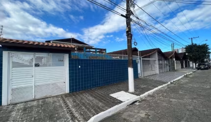 Casa Semi Isolada à Venda em Praia Grande, 3 dormitórios, Maracanã - R$550 mil