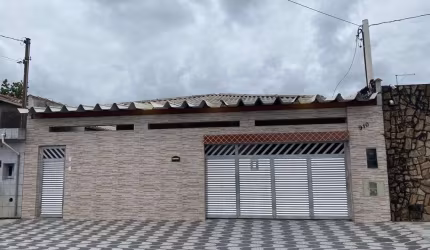Casa à Venda em Praia Grande, 4 dormitórios, Antártica - R$500 mil