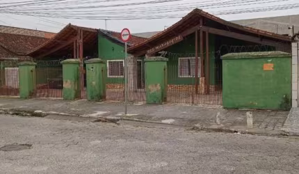Casa à Venda em Praia Grande, 1 dormitórios, Ocian - R$195 mil