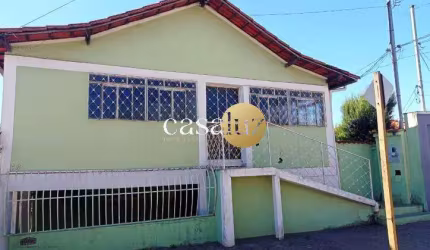 Casa localizada no centro/ Sarzedo