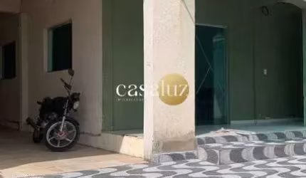 Casa comercial localizada no centro de Sarzedo