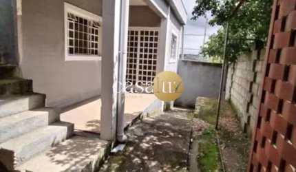 Casa localizada no bairro Santo Antônio/Sarzedo