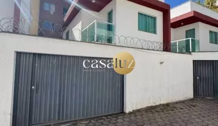 Casa duplex localizada no bairro Santo Antônio/Sarzedo