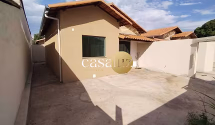 2 Casas localizadas no bairro Maria Antonieta/ Mário Campos