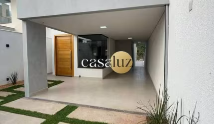 Casa alto padrão localizada no bairro Santa Rosa/Sarzedo