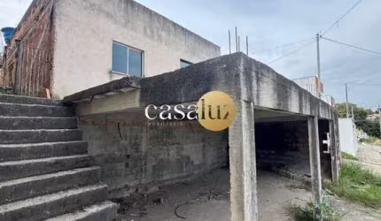Casa inacabada localizada no bairro Masterville /Sarzedo