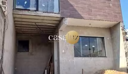 Casa duplex em construção localizada no bairro Masterville /Sarzedo