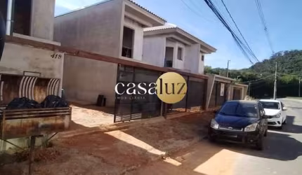 Casa duplex em construção localizada no bairro Masterville /Sarzedo