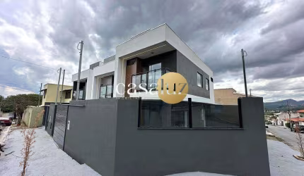 3 casas duplex localizadas no bairro São Pedro /Ibirité