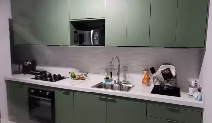 Apto com sala ampla, 2 dormitórios e 1 vaga próximo ao centro, excelente oportunidade de negócios.