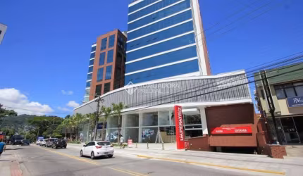 Sala comercial para alugar na Rua Lauro Linhares, 2010, Trindade, Florianópolis, 117 m2 por R$ 6.867