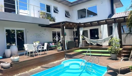 Casa em condomínio fechado com 4 quartos para alugar na Rodovia Doutor Antônio Luiz Moura Gonzaga, 3825, Rio Tavares, Florianópolis, 340 m2 por R$ 21.000