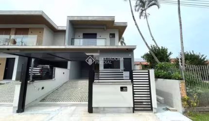 Casa em condomínio fechado com 3 quartos para alugar na Rua do Beija-Flor, 181, Lagoa da Conceição, Florianópolis, 150 m2 por R$ 9.900