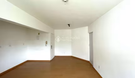 Apartamento com 2 quartos para alugar na Rua Jade Magalhães, 143, Centro, Florianópolis, 55 m2 por R$ 2.300