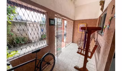 Seu Novo Lar em Setúbal: Espaçosa e Bem Localizada!