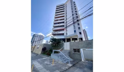 Apartamento com 325m² e vista para o mar de Candeias