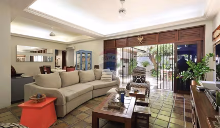 Casa de 366m² com Sala em L, 5 Quartos, Jardim e Terraço