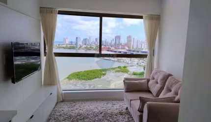 Flat mobiliado com 42m², andar alto e nascente.