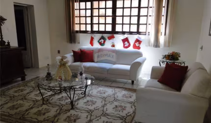 Essa excelente casa está estrategicamente localizada no bairro do Hipódromo. Próximo á Praça do Hipódromo.