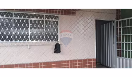 CASA , na Encruzilhada, com ótima estrutura. Leve uma e ganhe outra.
