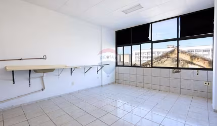 Sala comercial de 39 metros quadrados com 2 ambientes e banheiro - Junto ao Restaurante Leite