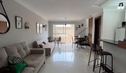 Casa duplex em condomínio fechado, com 100m2, a venda em Manguinhos