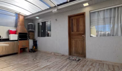 Casa mobiliada com garagem coberta