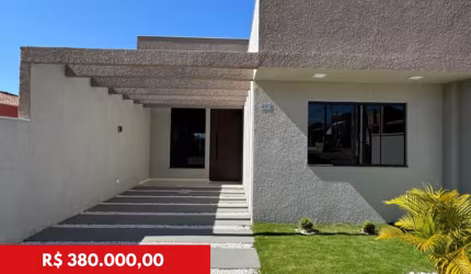 Linda casa dentro de condomínio
