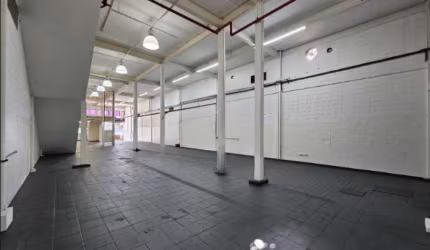 Galpão comercial ou industrial para vender ou alugar em São Caetano do Sul, Bairro Santa Paula. Próximo à Avenida Goiás, com fácil acesso para São Pau