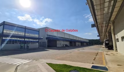 Galpão industrial e logístico para alugar em Araçariguama na Rodovia Castelo Branco