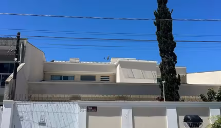 Excelente casa no litoral