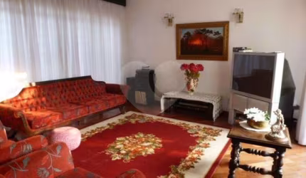 Casa térrea com 3 quartos à venda em Caxingui - SP