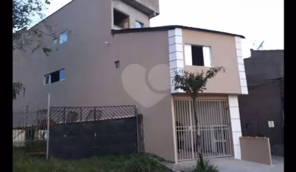 Sobrado com 3 quartos à venda em Jardim Pinheirinho - SP